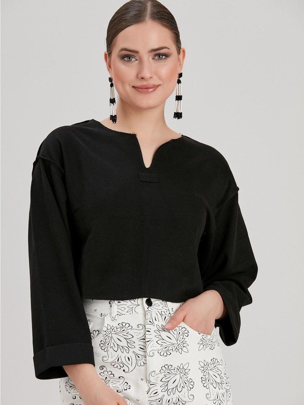Urban Outfitters Black Split-Neck Cropped Top - Women